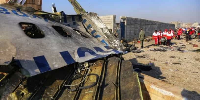 Des secouristes du Croissant-Rouge iranien sur les lieux du crash de l'avion d'Ukrainian Airlines, le 8 Janvier 2020.